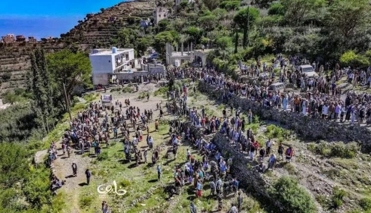 بالصور: جبل صبر يشيّع ثلاثة شهداء في موكب جنائزي مهيب