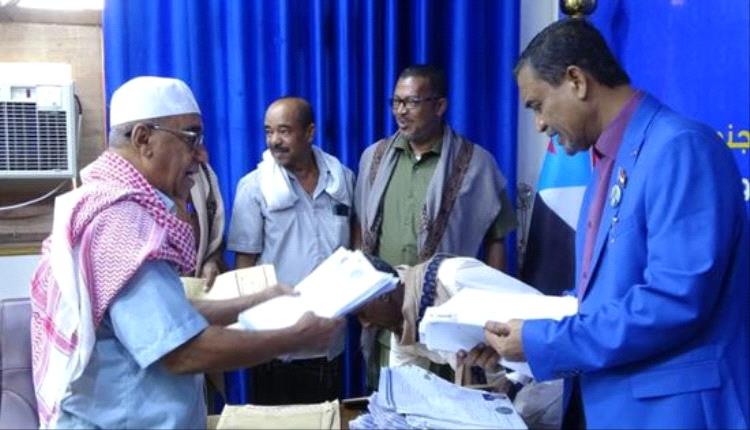 التميمي يتسلم الدفعة الثانية من استمارات التعبئة الشعبية بوادي حضرموت
