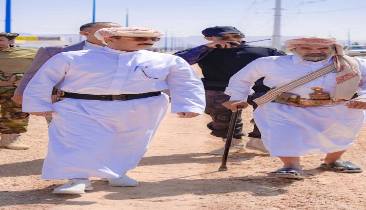 المحافظ بن الوزير يشيد بتقدم الأعمال الإنشائية في مشروع مبنى مؤسسة كهرباء شبوة التي بلغت نسبة إنجازها 70%
