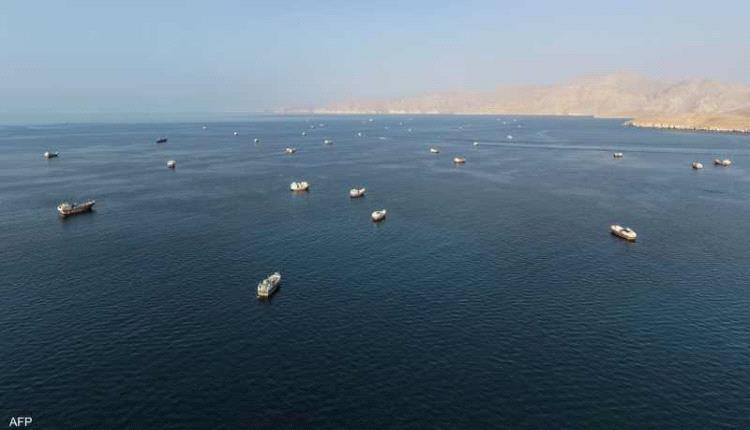 اندلاع حريق في سفينة قرب مضيق هرمز وسط غموض بشأن مصير طاقمها