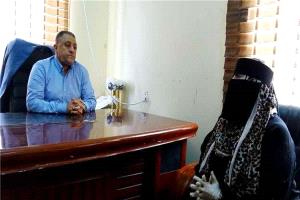 قيادة أبين تبحث دعم اتحاد نساء اليمن وترميم مقره المتضرر