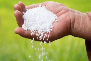 اليوريا الجزائرية في قلب التصعيد بين الجزائر وباريس.. الزراعة الفرنسية أمام اختبار صعب