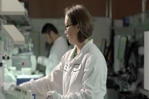 لقاح شخصي بتقنية mRNA يخفض خطر عودة سرطان الجلد بنسبة 42%