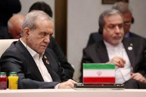 بزشكيان يؤكد استعداد إيران لحل أزمات المنطقة بالحوار ويبحث مع لافروف تعزيز التعاون 