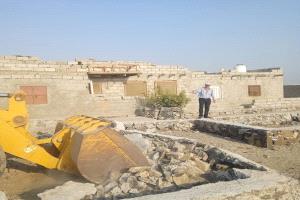 حملة حازمة في خورمكسر.. جرافات الأشغال تهدم أساسات عشوائية في غازي علوان