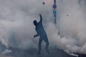 مواجهات بين الشرطة ومحتجين في باريس ومدن فرنسية أخرى