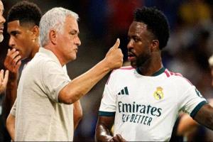 مورينيو يفاجئ جماهير ريال مدريد بتشكيلته أمام فياريال
