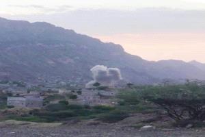 قصف حوثي يستهدف منازل وآبار مياه في الصبيحة
