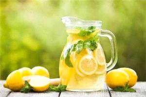 3 مشروبات صباحية قد تسبب حرقة المعدة واضطرابات الهضم