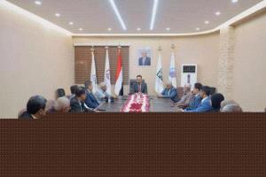 وزير الأشغال يوقّع خمسة عقود لتأهيل طرق في أربع محافظات