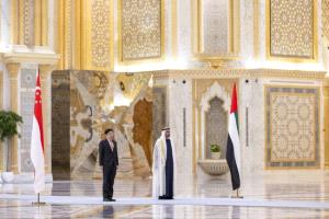محمد بن زايد ورئيس وزراء سنغافورة يبحثان توسيع الشراكة في الاقتصاد والتكنولوجيا والطاقة