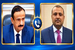المحافظ بن الوزير يتلقى اتصالاً هاتفياً من سفير بلادنا لدى سلطنة عُمان لتقديم التعازي في ضحايا العملية الإرهابية