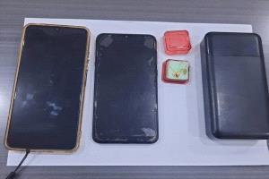 شرطة بئر فضل تستعيد ذهبًا وهواتف ومقتنيات مسروقة وتضبط المتهم