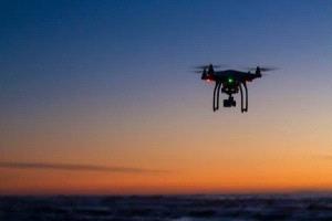 مسيّرة ذاتية تتفوق على أبطال العالم في سباقات الطيران دون GPS أو خرائط