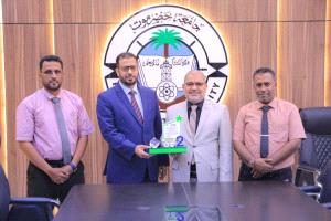 مؤسسة صلة للتنمية تكرّم جامعة حضرموت بعد حصولها على المركز الثاني وطنيًا في تصنيف QS العربي 2027