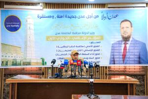 المحافظ شيخ يستعرض مستجدات الأوضاع الأمنية والإنسانية والخدمية في العاصمة عدن