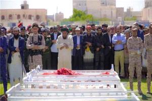 شبوة تشيّع 75 شهيدًا من منتسبي الأجهزة الأمنية في موكب جنائزي مهيب بمدينة عتق
