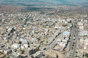 معارك عنيفة غرب تعز وغارات جوية تستهدف تعزيزات ومواقع حوثية