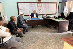 وزير التربية والتعليم يتفقد مدرسة خالد بن الوليد في خور مكسر ويؤكد أولوية سلامة التلاميذ