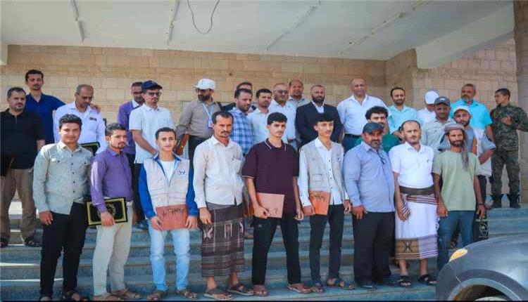 1100 عملية مجانية.. اختتام مخيم العيون الطبي في الضالع