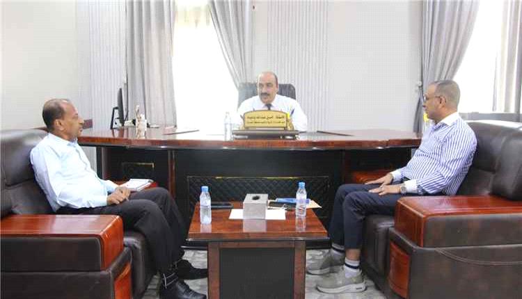تربية ساحل حضرموت تبحث مع «عالم الأعمال» تطوير مهارات الطلاب والمعلمين