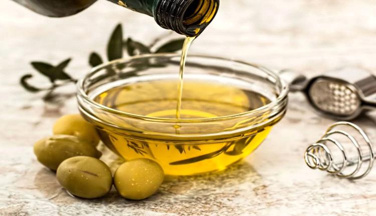 ملعقة زيت زيتون قبل الأكل... هل تخفض سكر الدم فعلاً؟