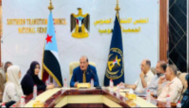 هرهرة يفتح مع شباب عدن ملف الأزمات المعيشية وفرص العمل