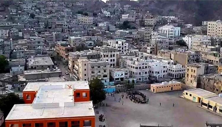 تهديد بقنبلة يهز مسجدًا في كريتر.. مسلح يلوّح بقنبلة ويثير ذعر المصلين