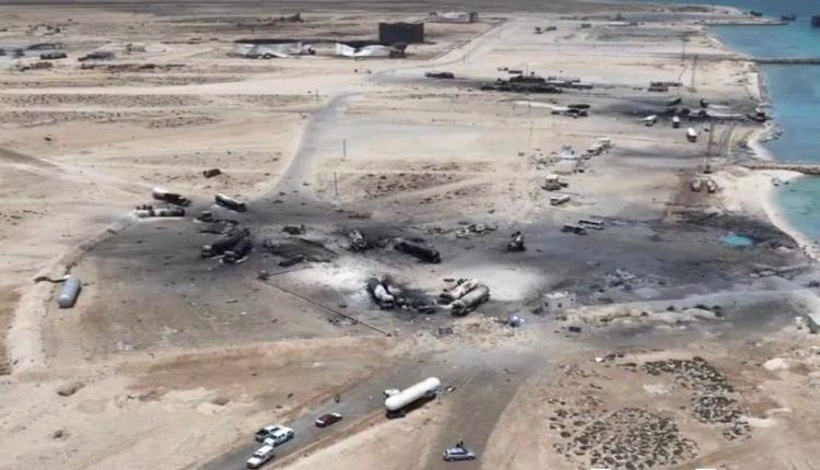 تدمير زورقين مفخخين للميلشيات الحوثيين قبل وصولهما إلى أهدافهما بالساحل الغربي