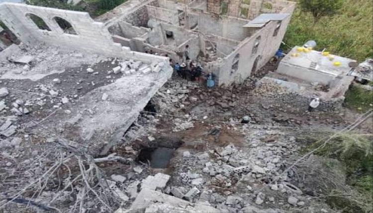 صواريخ حوثية تسقط على أحياء سكنية في إب والحديدة