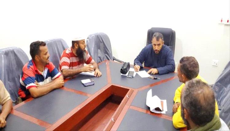 التواهي تبحث مع موظفي المياه حلولاً لتعزيز وصول الخدمة للمواطنين