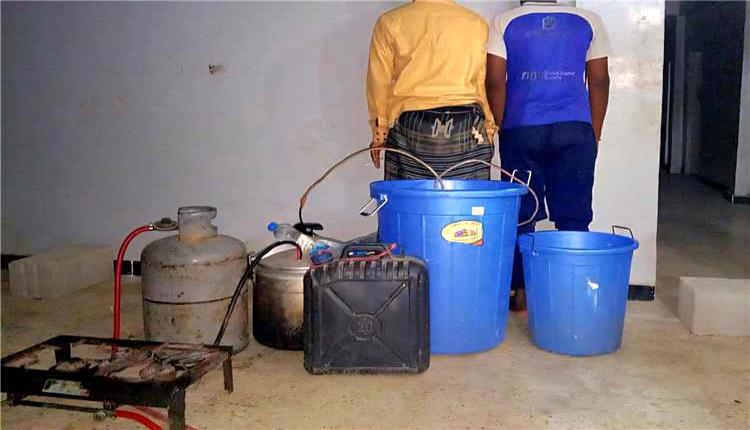 ضبط مصنع لإنتاج الخمور المحلية والقبض على مالكيه في عتق