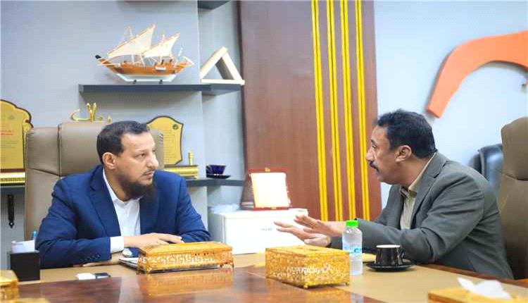 محافظ عدن يناقش مع هيئة الأراضي تنظيم ملف أملاك الدولة