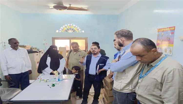 الصحة العالمية و«الغذاء العالمي» يطلعون على خدمات التغذية في مركز روكب بحضرموت