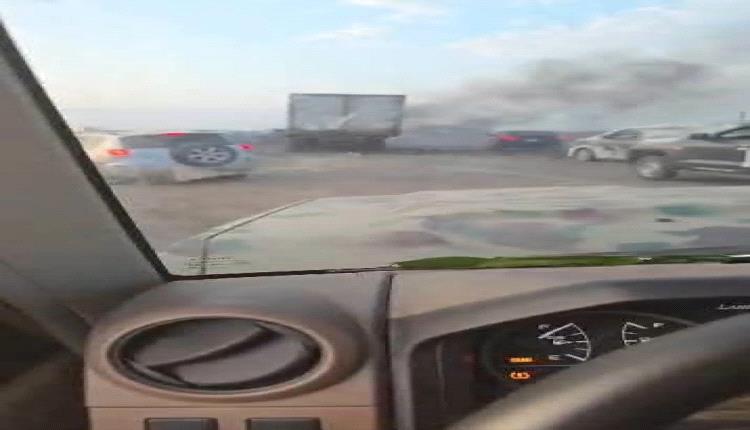 مليشيا الحوثي تستهدف قافلة مدنية تقل أسرًا نازحة على طريق عدن