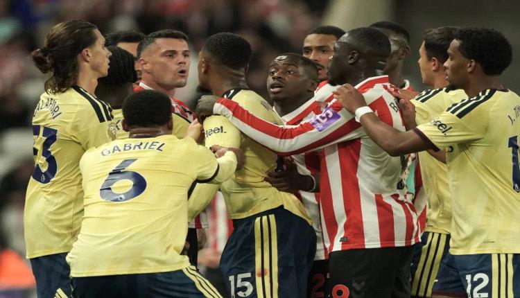 الدوري الإنجليزي: أرسنال يتجاوز عقبة سندرلاند وينفرد بالقمة