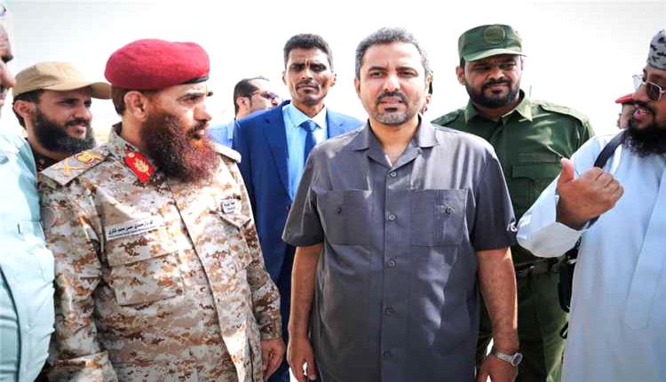 محافظ لحج يدعو لتوحيد الجبهات وتعزيز التنسيق العسكري لمواجهة مليشيا الحوثيين