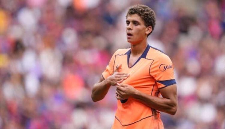 برشلونة يتمسك بحمزة عبدالكريم ويرفض إعارته