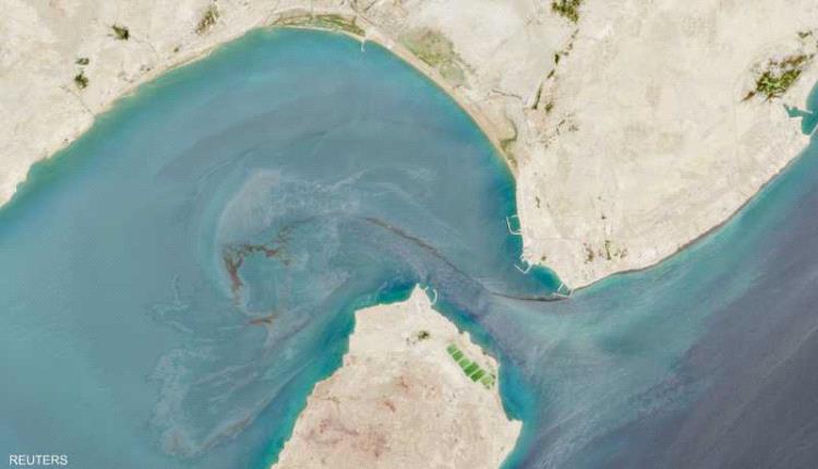 قتيل وثلاثة مصابين في هجوم على سفينة تجارية إيرانية بمضيق هرمز