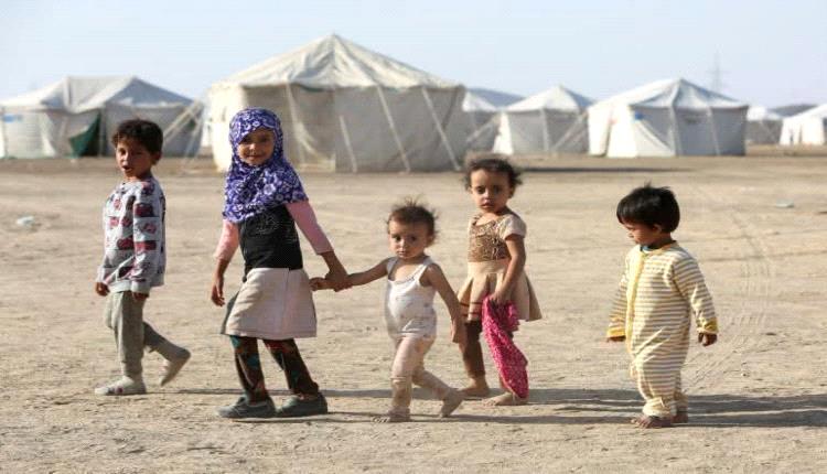نداء لإغاثة أسر نازحة من المخا بعد افتراشها العراء