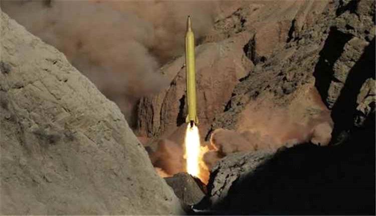مصادر: سقوط صاروخ باليستي في مديرية رغوان بمأرب قرب مخيم للنازحين