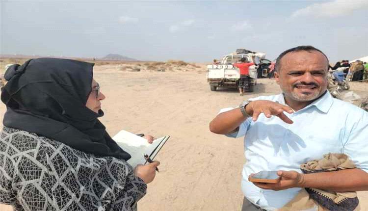 وكيلة الصحة تبحث تجهيز عيادة طبية للنازحين في مخيم الفردوس بعدن
