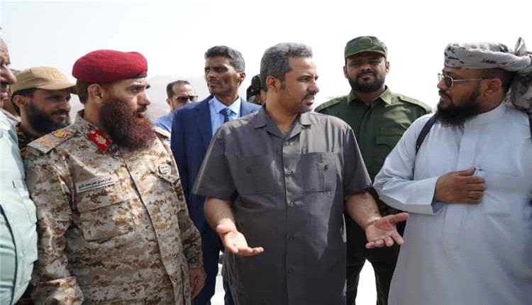محافظ لحج يشيد بتضحيات القوات ويدعو لتوحيد الجبهات