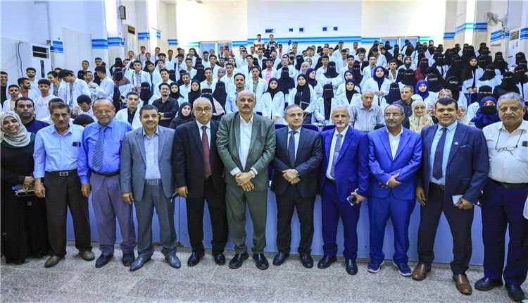 كلية الطب بجامعة عدن ترحب بالدفعة الجديدة وتعلن أعداد المقبولين
الكتابة