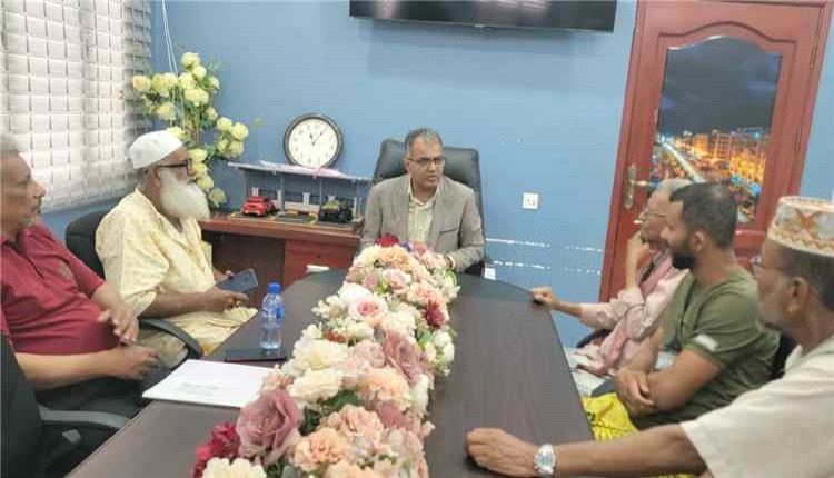 مدير المعلا يلتقي نازحين من ميون ويبحث أوضاعهم