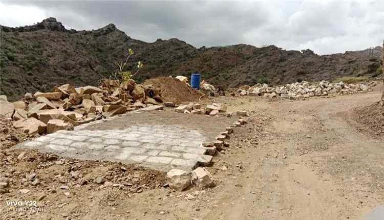 بدء رصف عقبة بوران بحالمين لتحسين حركة الأهالي