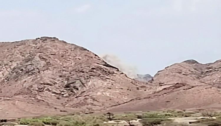 مليشيا الحوثي تقصف منطقة رأس العارة بنحو 8 صواريخ باليستية 
