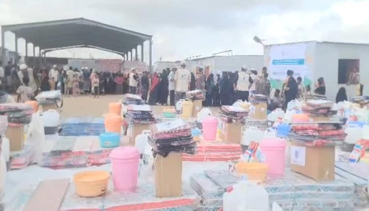 بيور هاندز توزع مساعدات إغاثية لأكثر من 200 أسرة نازحة في لحج