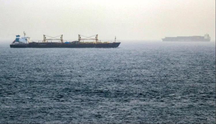 فرانس برس: الحوثيون يهددون باستهداف المصالح الأميركية ويعتبرون باب المندب خطًا أحمر