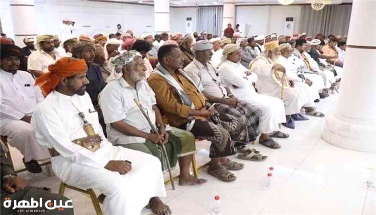 شيوخ ووجهاء المهرة يدينون محاولة استهداف مكة ويؤكدون وقوفهم إلى جانب السعودية